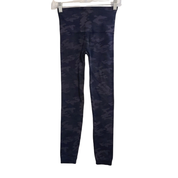 Spanx | Women's Camo Print Look At Me Now Seamless Cropped Leggings (Size Small) - Picture 2 of 12